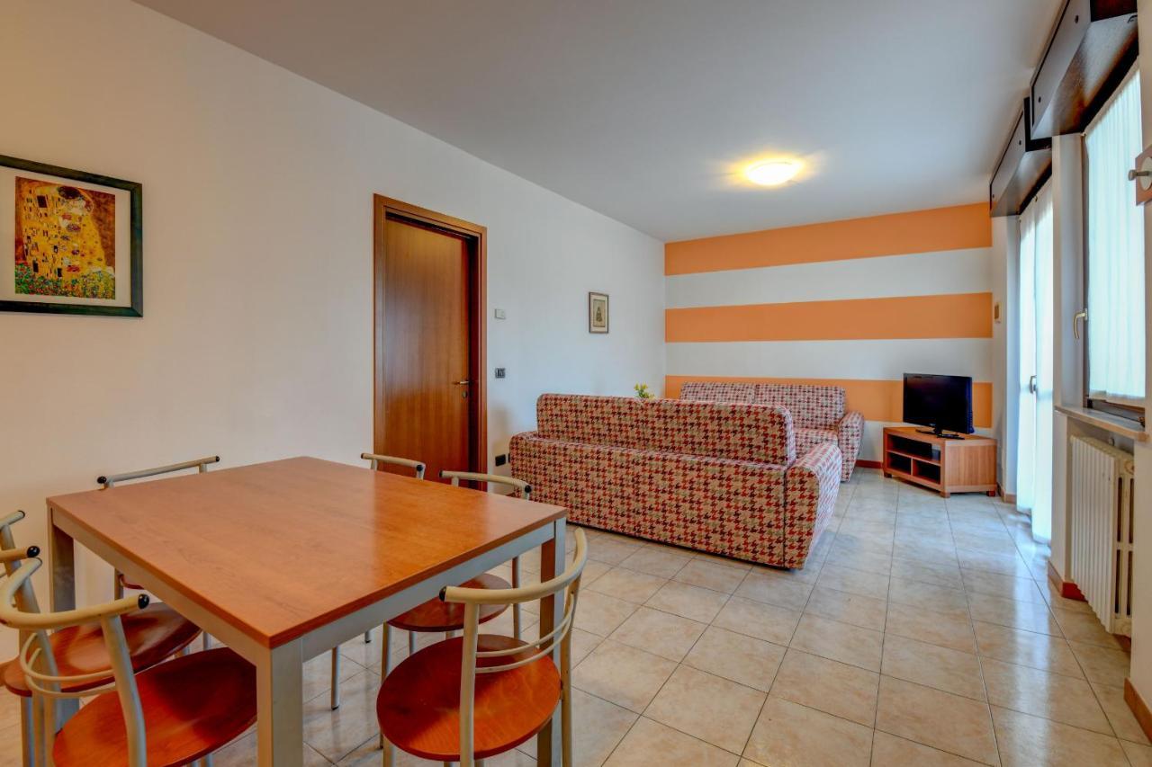 Residence Meridiana Peschiera del Garda Bagian luar foto