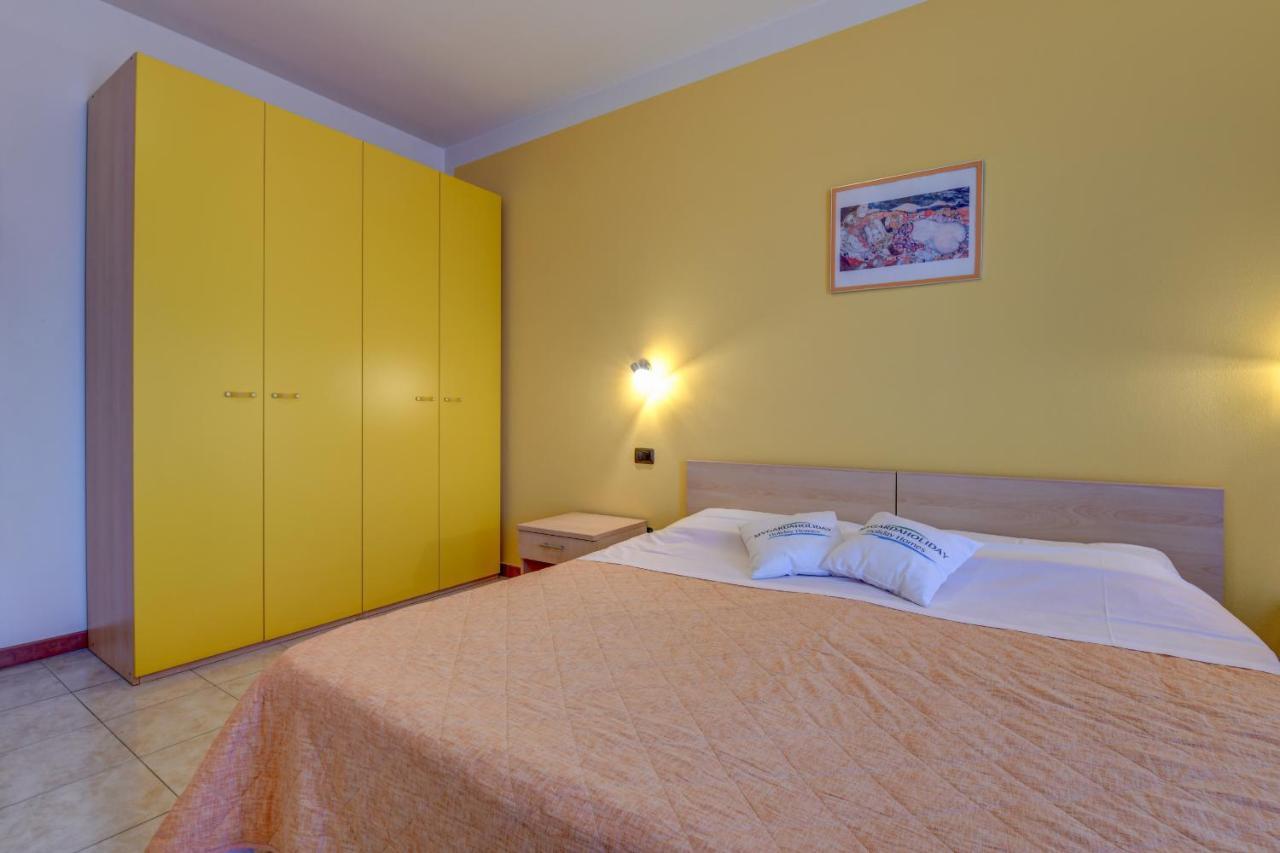 Residence Meridiana Peschiera del Garda Bagian luar foto