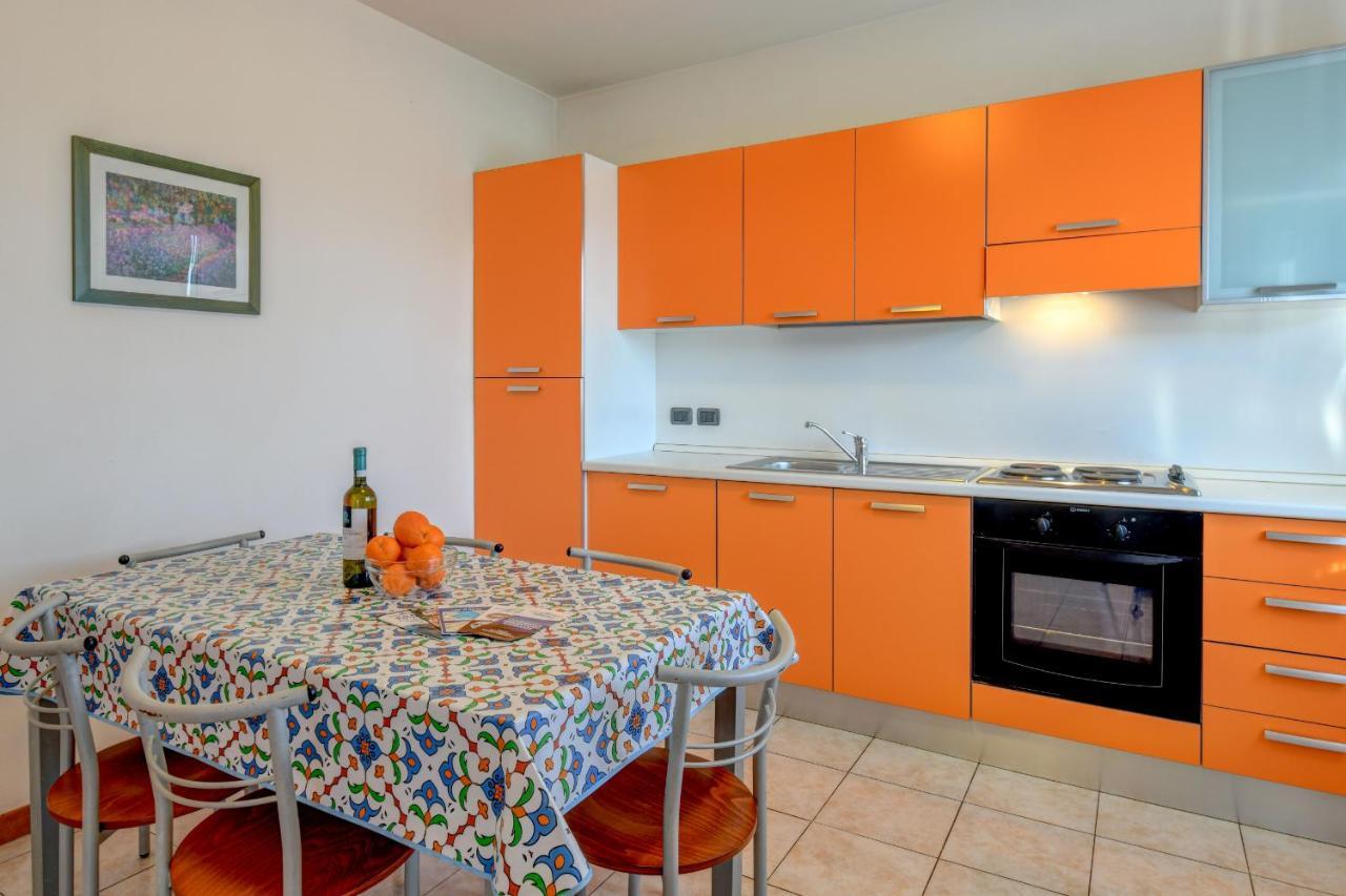 Residence Meridiana Peschiera del Garda Bagian luar foto