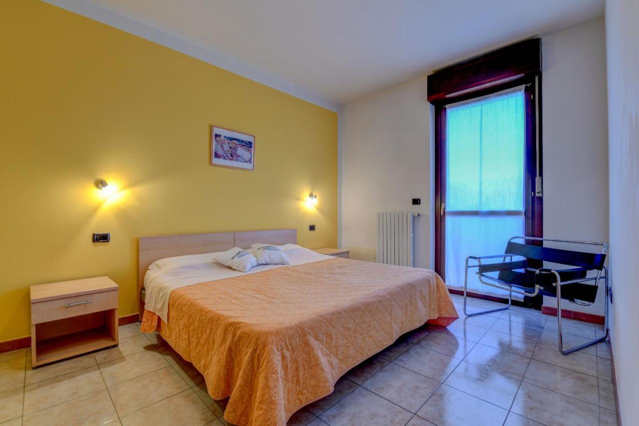 Residence Meridiana Peschiera del Garda Bagian luar foto