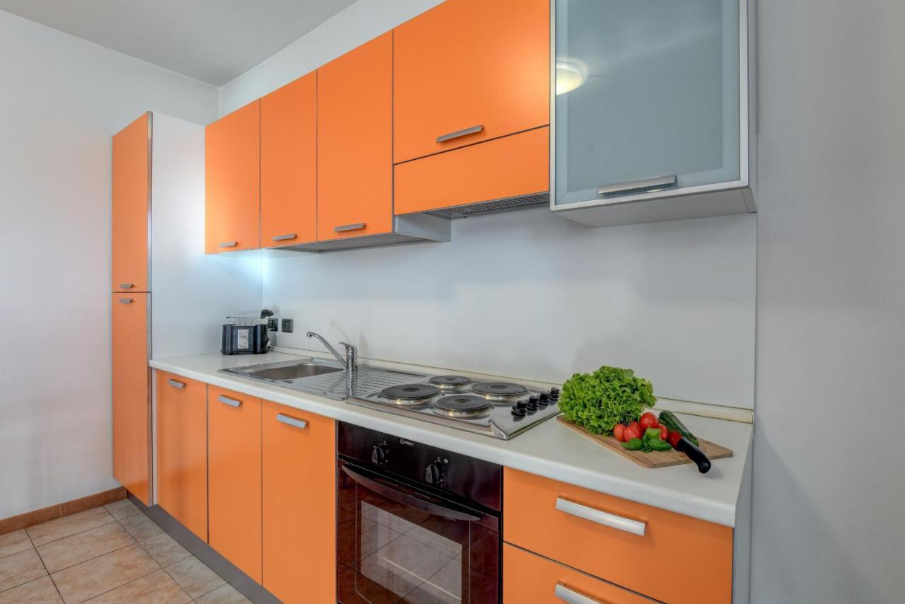 Residence Meridiana Peschiera del Garda Bagian luar foto